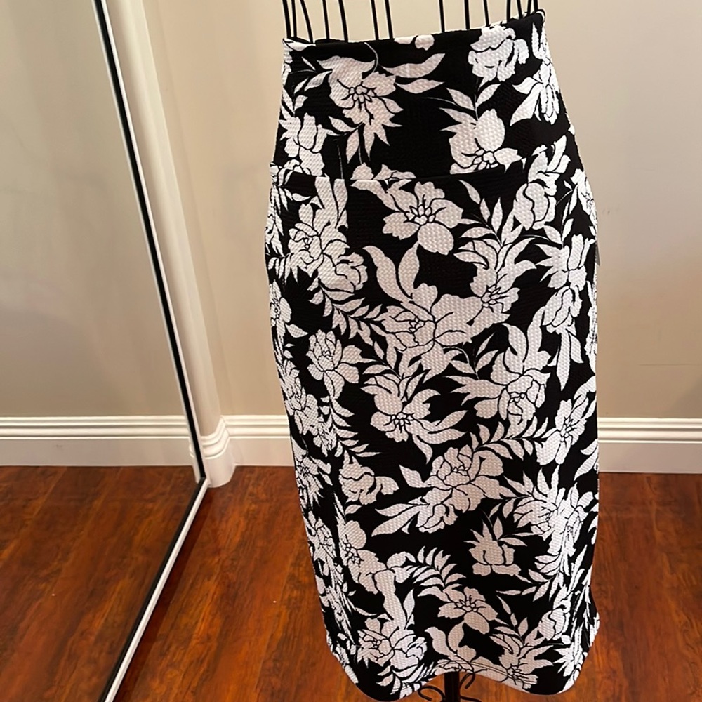 Lularoe Cassie pencil skirt size Large. New with tags.